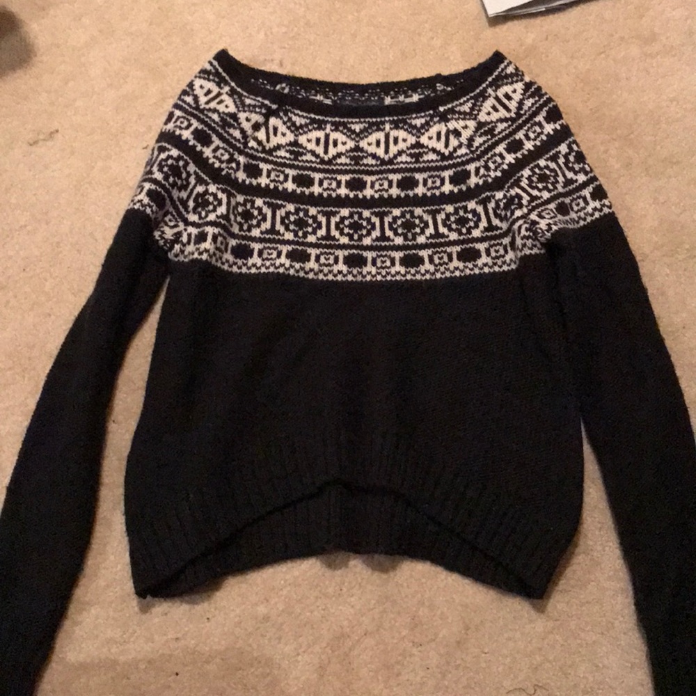 AEO cozy black and white sweater
